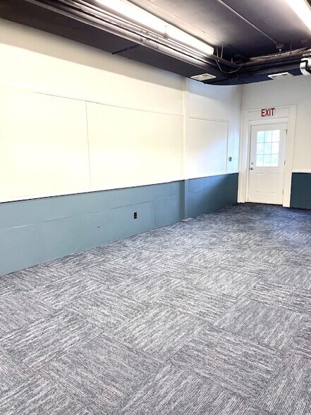 More Photos Of 1 Muller Ave, Norwalk Manufacturing For Lease