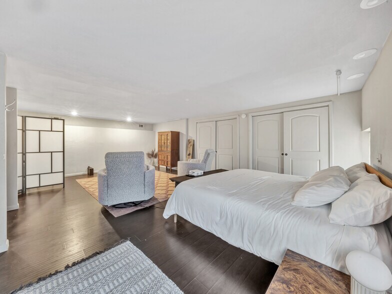 More Photos Of 106 W Main St, Pilot Point Storefront For Sale