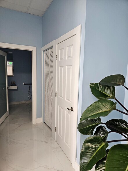More Photos Of 15420 SW 136th St, Miami General Retail For Sale
