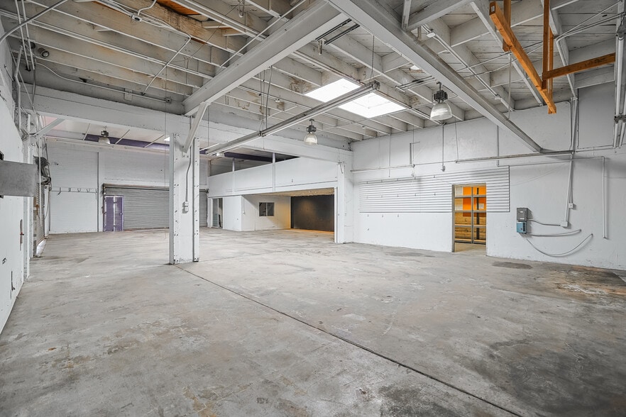 More Photos Of 4734 Firestone Blvd, South Gate Auto Dealership For Sale