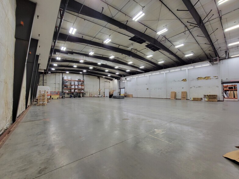 More Photos Of 808 W Cherokee St, Sioux Falls Industrial For Sale
