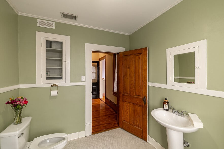 More Photos Of 892 Prince Ave, Athens Medical For Lease