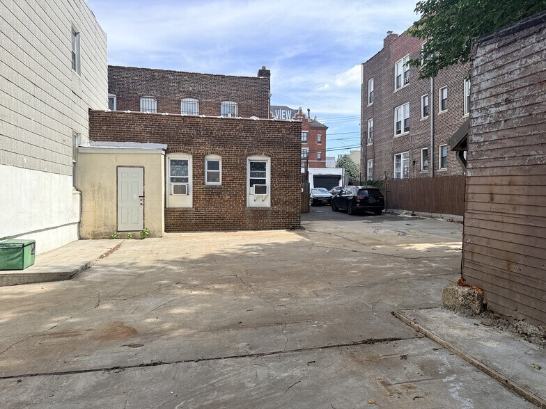 More Photos Of 35-02 Bradley Ave, Long Island City Land For Lease