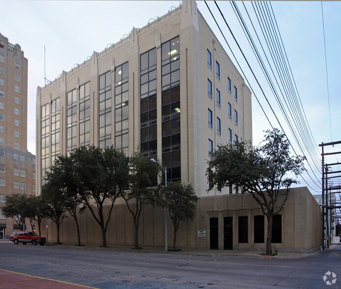 More Photos Of 301 Cypress St, Abilene Office For Sale