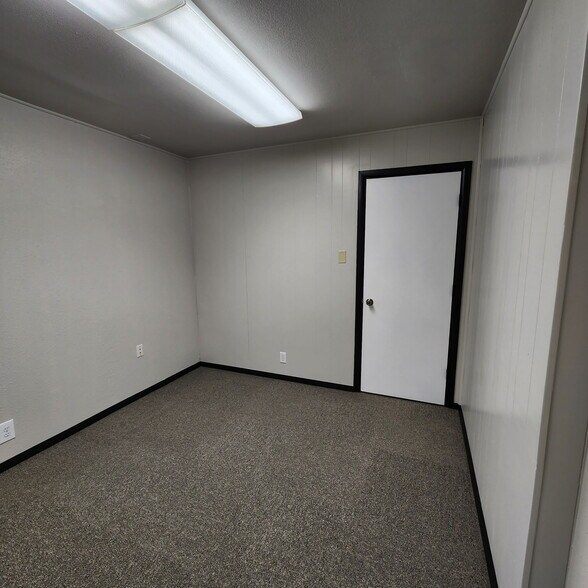 More Photos Of 1408 8th St, Alamogordo Office For Lease