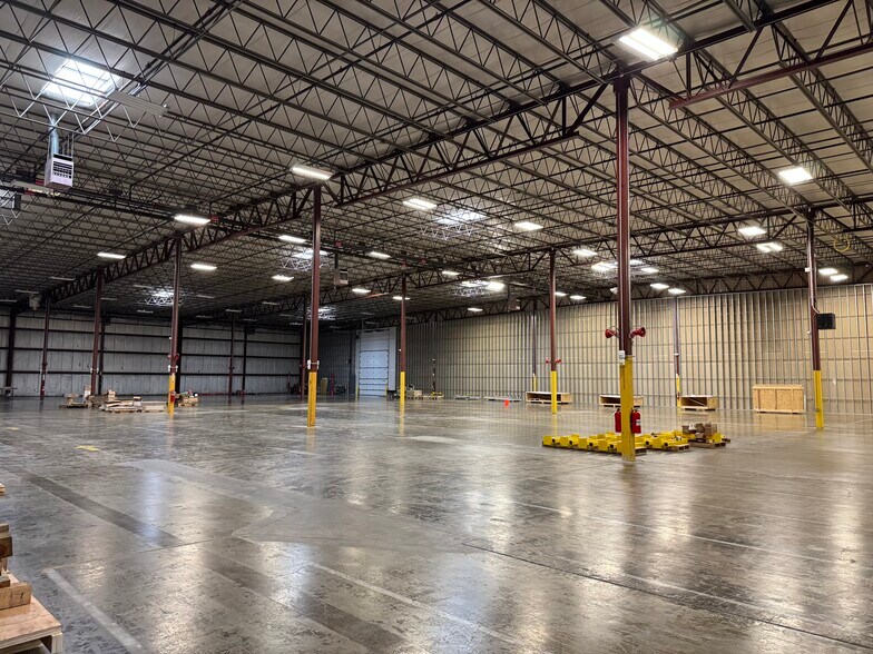 More Photos Of 4555 Lyman Dr, Hilliard Manufacturing For Lease