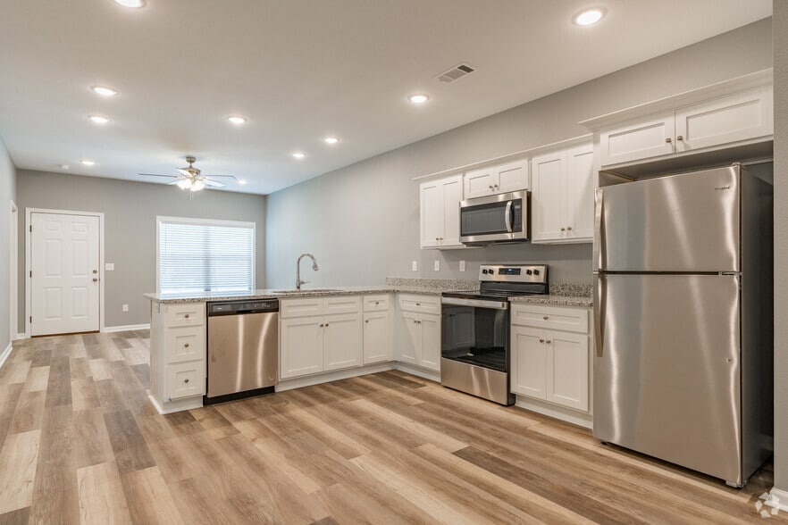 More Photos Of 404 W Matthews St, Brookland Apartments For Sale