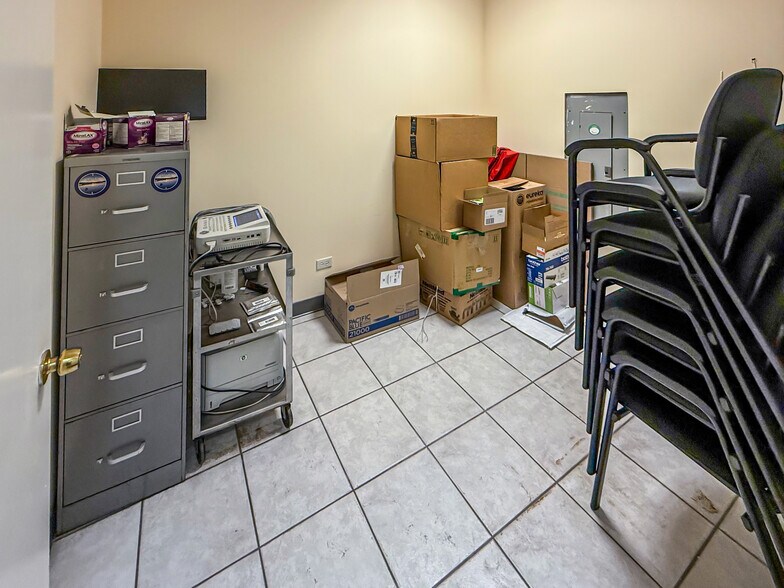 More Photos Of 2653 W Peterson Ave, Chicago General Retail For Sale
