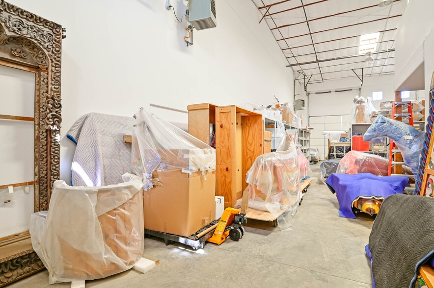 More Photos Of 11 Plaza La Prensa Rd, Santa Fe Warehouse For Sale