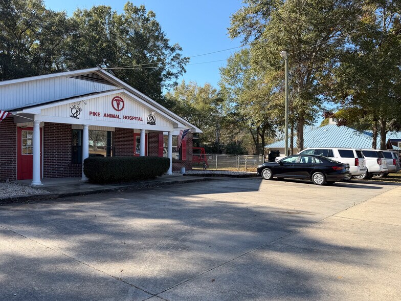 More Photos Of 162 Enzor Rd, Troy Office For Sale