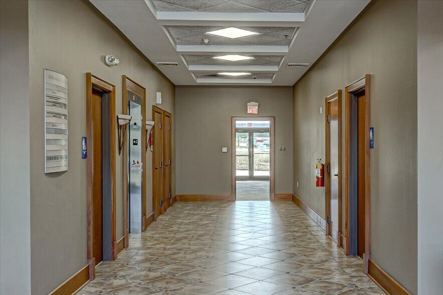 More Photos Of 2030 Avalon Pky, McDonough Office For Sale