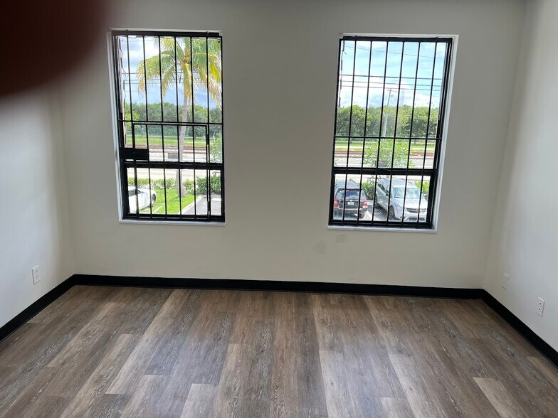 More Photos Of 2001 N Dixie Hwy, Pompano Beach Storefront Retail Office For Lease