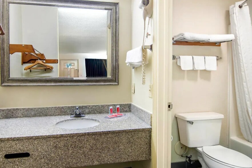 More Photos Of 2120 Lafayette Rd, Fort Oglethorpe Hotel For Sale