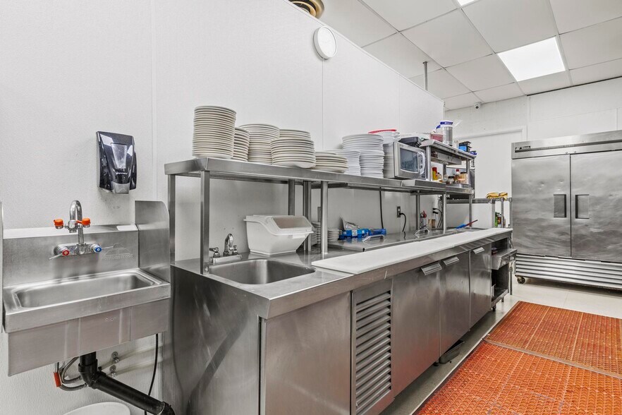 More Photos Of 348 Market St, Colusa Restaurant For Sale