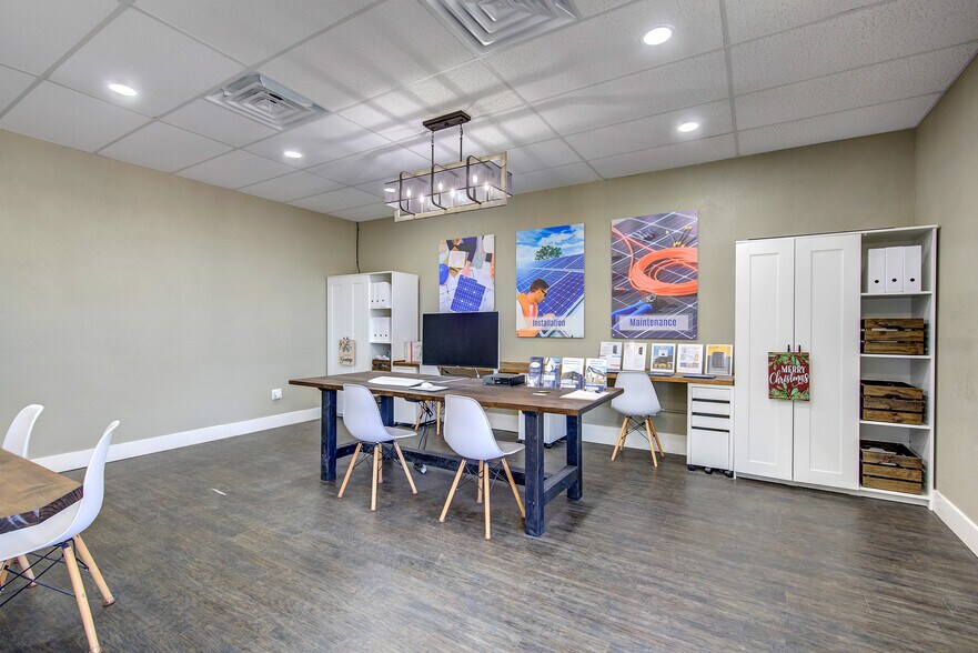 More Photos Of 400 Gilmer St, Sulphur Springs Storefront For Lease