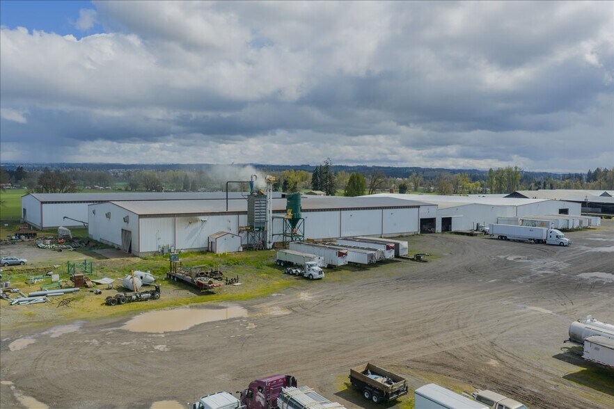 More Photos Of 6011 Grinde Ln NE, Silverton Flex For Lease