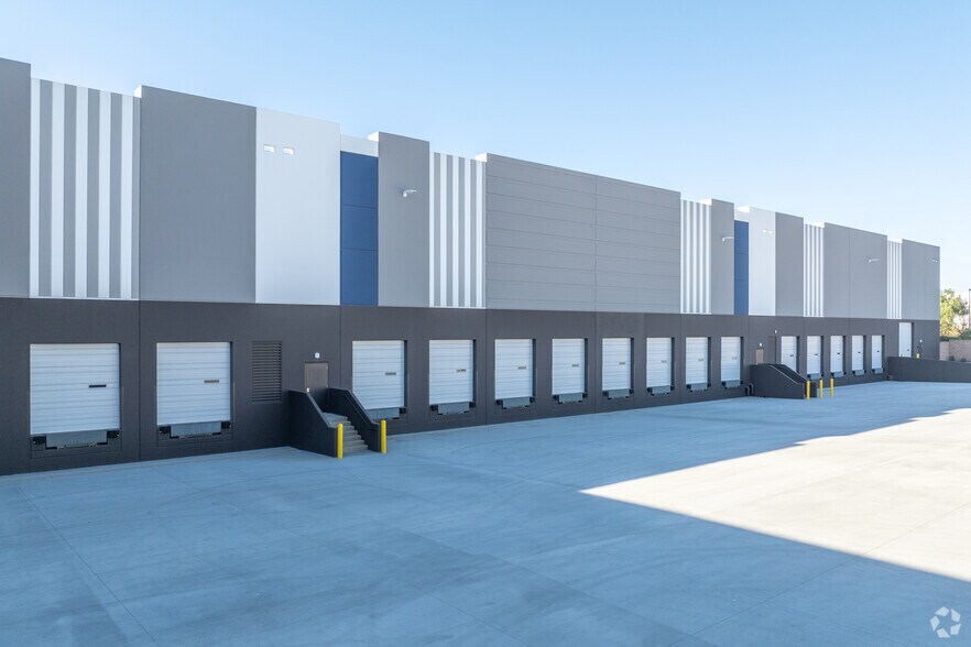 More Photos Of 1505 S Willow Ave, Rialto Warehouse For Lease