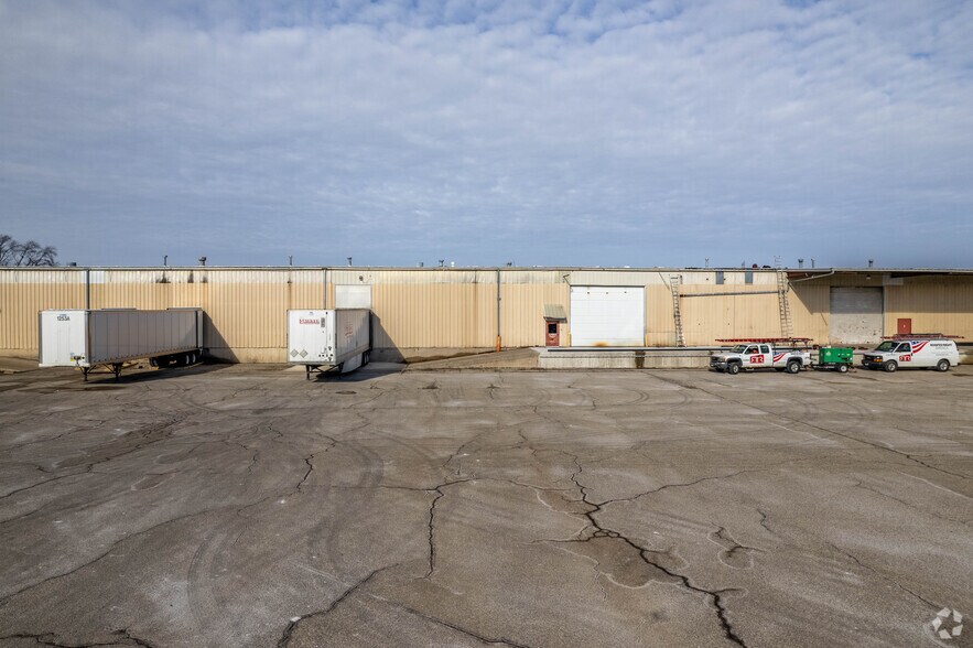 More Photos Of 500 S Division St, Waunakee Manufacturing For Lease