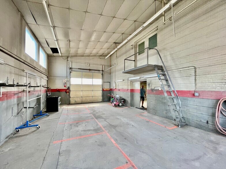 More Photos Of 7833 W Colfax Ave, Lakewood Auto Dealership For Lease