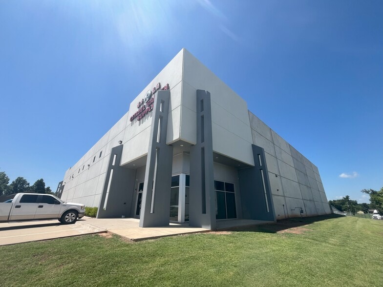 More Photos Of 4700 SW 25th Cir, Oklahoma City Warehouse For Lease