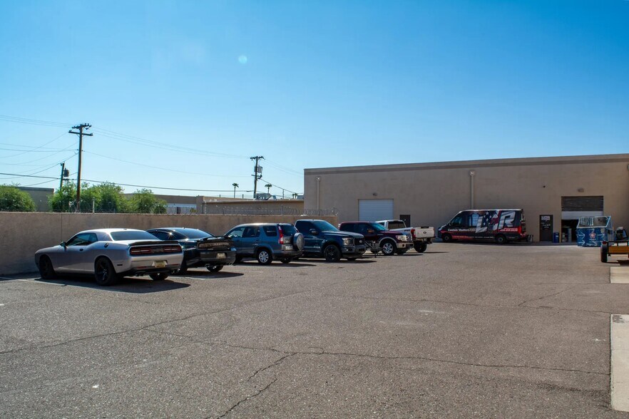 More Photos Of 11200 N 21st Ave, 2101 & 2115 W Shangri La Rd, Phoenix Unknown For Lease