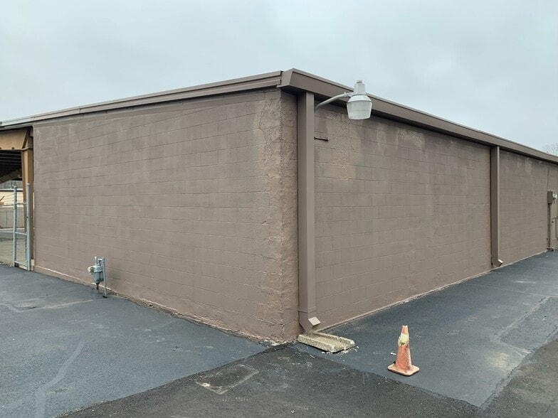 More Photos Of 200 Hillcrest Rd, Sherwood Light Manufacturing For Lease