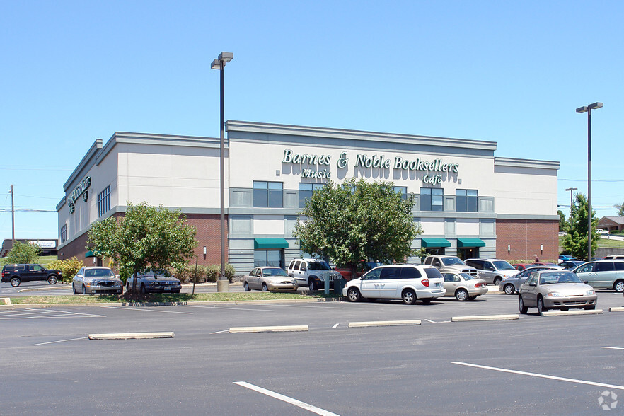 More Photos Of 624 S Green River Rd, Evansville Storefront For Sale