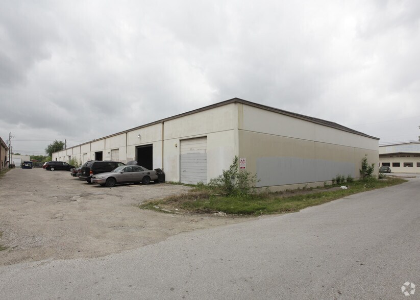 More Photos Of 7111-7129 Atwell Dr, Houston Warehouse For Lease
