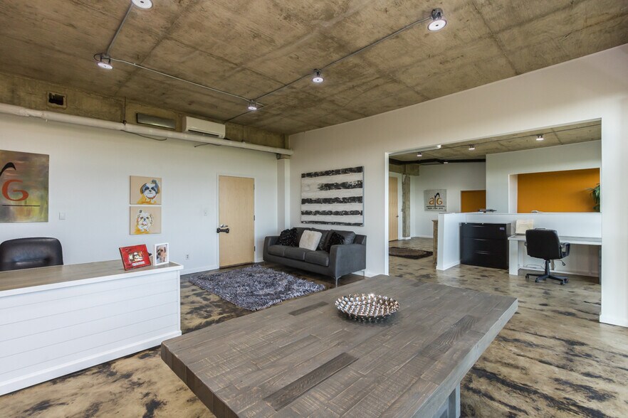 More Photos Of 2020 W 3rd St, Little Rock Office Residential For Lease