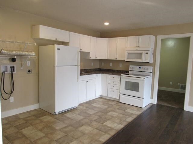 More Photos Of 211 1st St Ne, Halliday Hotel For Sale