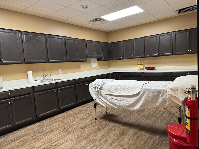 More Photos Of 1361 N Alma School Rd, Chandler Restaurant For Lease