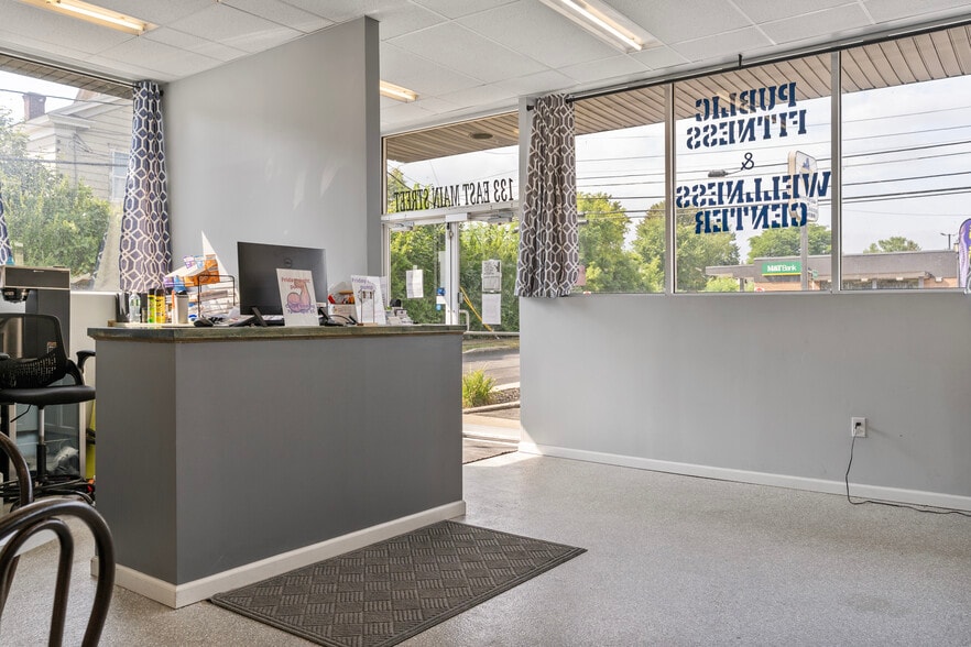 More Photos Of 133 E Main St, Frankfort Storefront For Sale