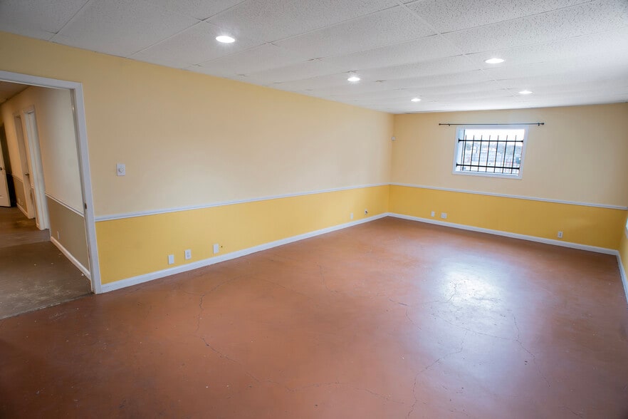 More Photos Of 910 Brenda St, Houston Warehouse For Sale