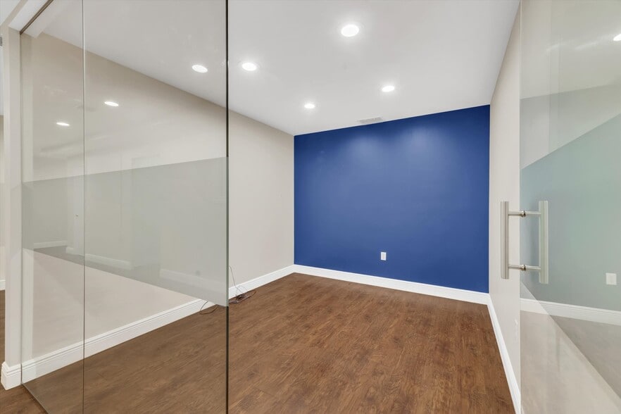 More Photos Of 224 NE 32nd Ct, Oakland Park Warehouse For Sale