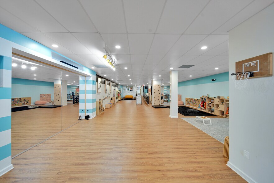 More Photos Of 1321 Rockville Pike, Rockville Freestanding For Lease