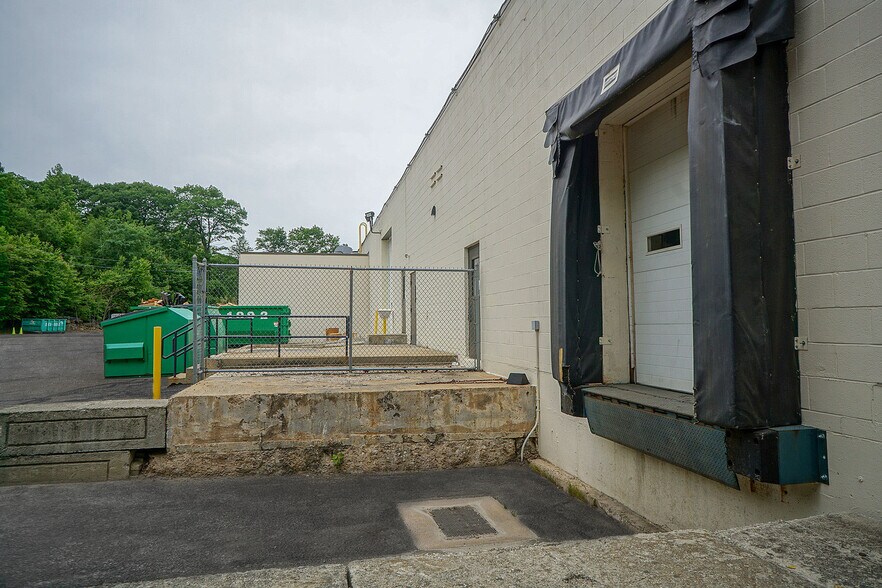 More Photos Of 562 Captain Neville Dr, Waterbury Manufacturing For Lease