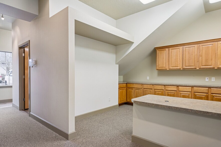 More Photos Of 1093 E Iron Eagle Dr, Eagle Medical For Lease