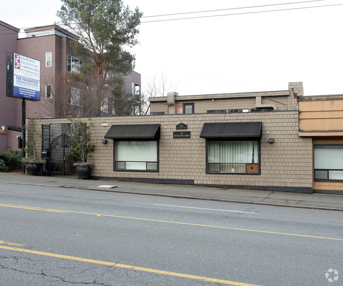 Primary Photo Of 2621 E Eastlake Ave, Seattle Office For Sale