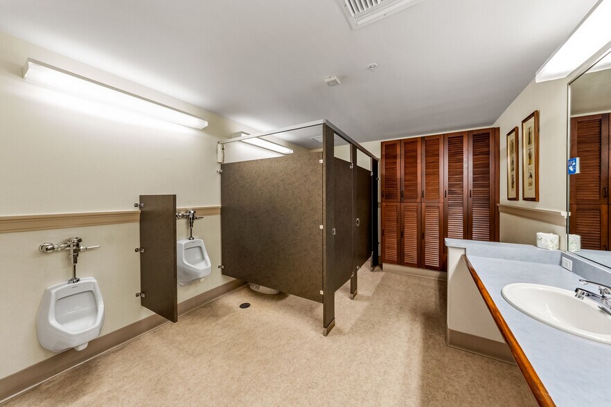 More Photos Of 1501 E McAndrews Rd, Medford Medical For Lease