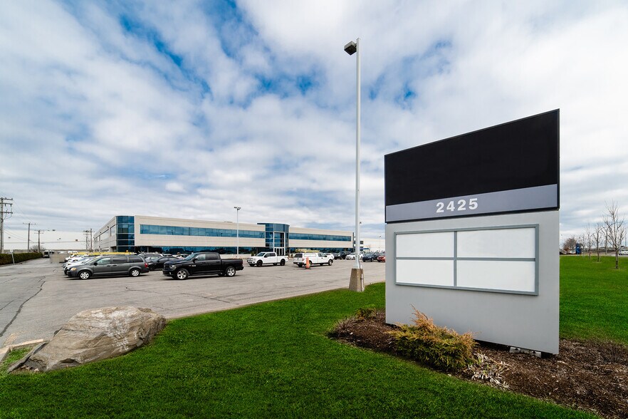 More Photos Of 2425 Pitfield, Montréal Flex For Lease