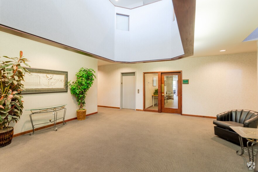 More Photos Of N27W23960 Paul Rd, Pewaukee Office For Lease