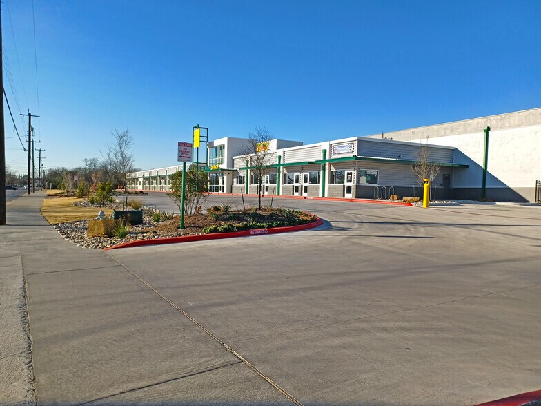 More Photos Of 1419 Commercial Ave, San Antonio Self Storage For Lease