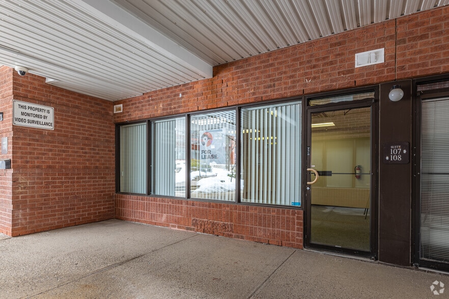 More Photos Of 1140 Burnhamthorpe Rd W, Mississauga Storefront Retail Office For Lease