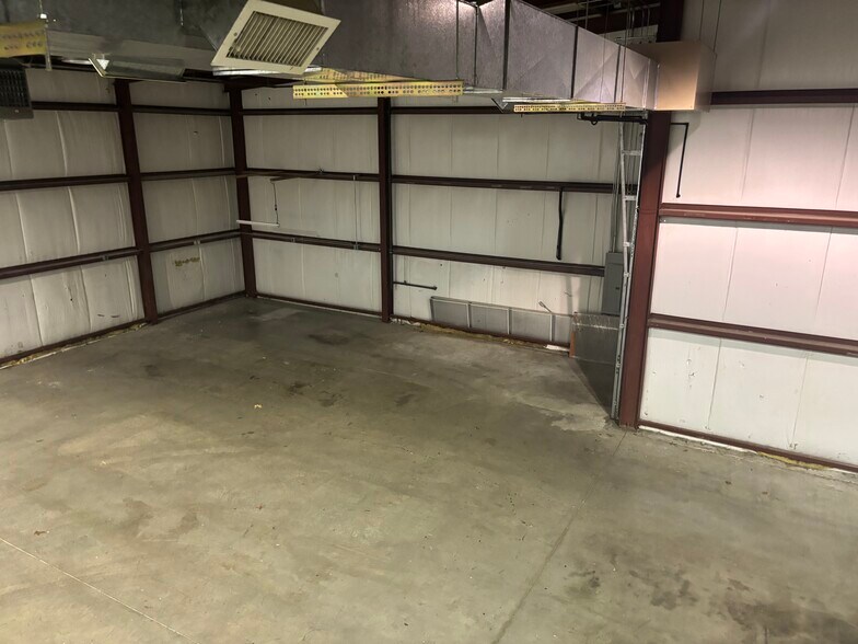 More Photos Of 58 Industrial Ct, Seekonk Warehouse For Lease