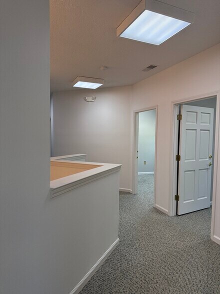 More Photos Of 2820 Summer Oaks Dr, Bartlett Office For Sale