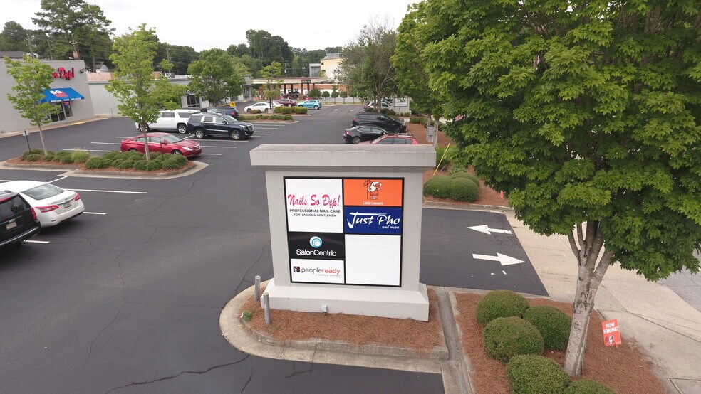 More Photos Of 1063 Baxter St, Athens Freestanding For Lease