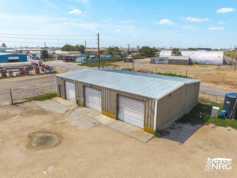More Photos Of 903 W Industrial Ave, Midland Warehouse For Lease