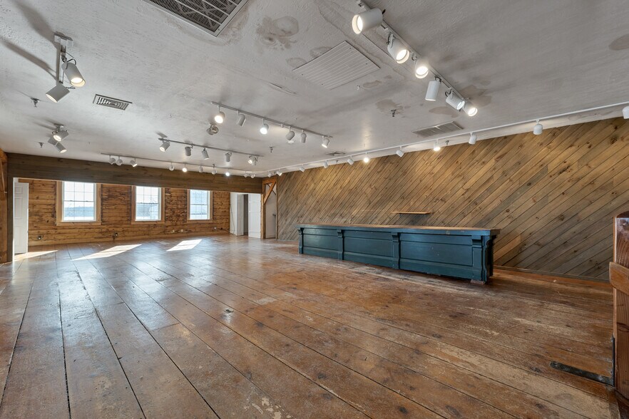 More Photos Of 312 Daniel Webster Hwy, Meredith Hotel For Lease