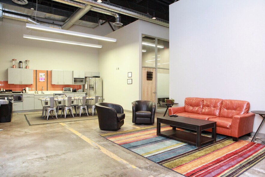 More Photos Of 817 E 4th St, Tulsa Showroom For Sale