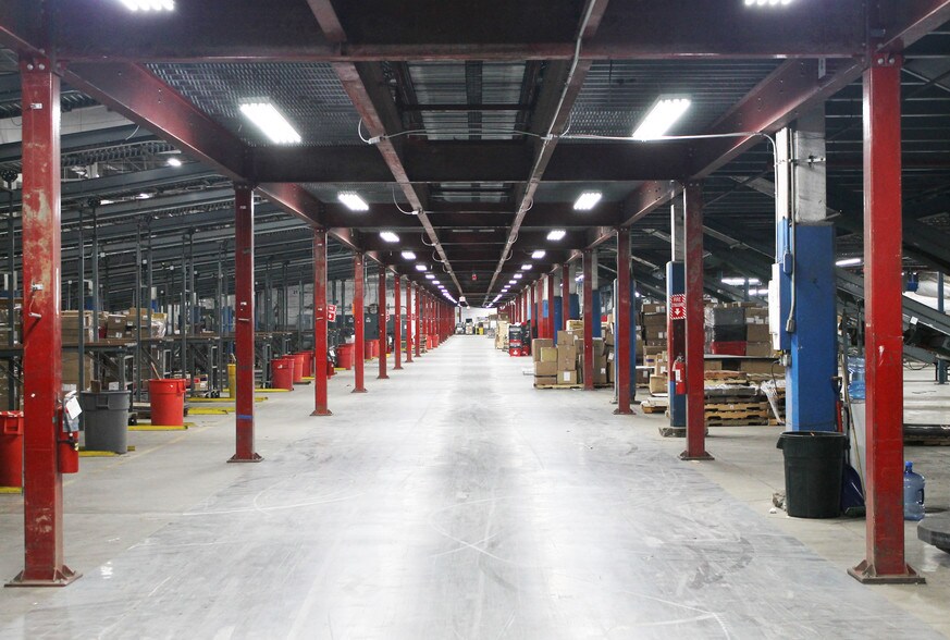 More Photos Of 1502 Bassett Ave, Bronx Distribution For Lease